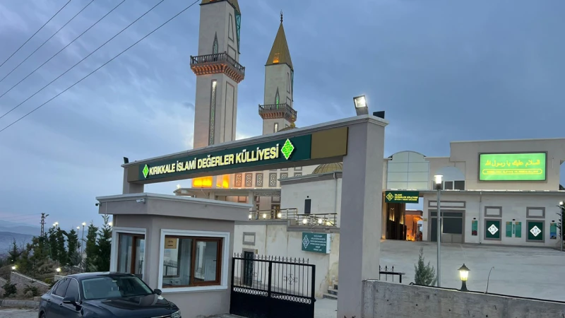 İslami Değerler Külliyesi’nden Geçmişlere Vefa Programı
