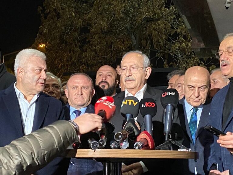 CHP Genel Başkanı Kılıçdaroğlu, hastaneye kaldırılan İYİ Parti Genel Başkanı Meral Akşener’i ziyaret etti