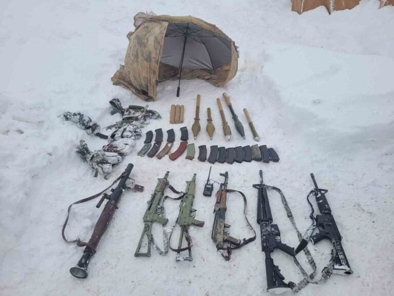 MSB: “Irak’ın kuzeyindeki Pençe-Kilit Operasyonu bölgesinde tespit edilen 3 PKK’lı terörist, silahlarıyla birlikte Türk Silahlı Kuvvetlerimiz tarafından etkisiz hâle getirildi”