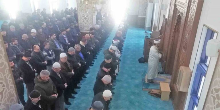 Manyas’ta depremzedeler için gıyabi cenaze namazı kılındı