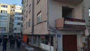 Karakoçan’da ağır hasarlı 11 binada boşaltma işlemi sürüyor