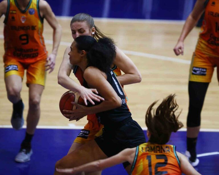 Kadınlar Euroleague: Fenerbahçe: 93 – Valencia Basket: 61