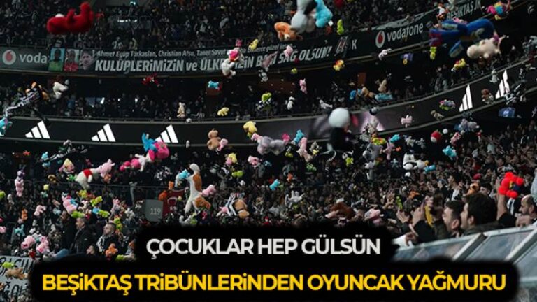 Beşiktaş tribünlerinden oyuncak yağmuru
