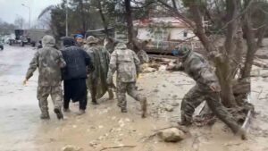 10’uncu Komando Tugayı selden etkilenen vatandaşların yardımına koştu