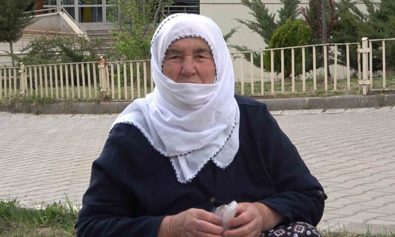 Bayramı buruk geçiren depremzede nine o günü anlattı: “Oğlum beni hükümete teslim et”