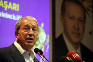 Bakan Akar’dan ’özerklik’ tepkisi: “Bazı partiler teröristlere ne diyor? ‘Teröristleri serbest bırakacağız, onlara hak vereceğiz’, ‘özerklik’ diyorlar”