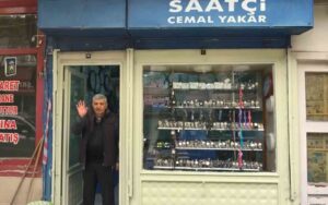 45 yıllık yıllık saat ustası, 75 yaşında mesleğini aşkla yapıyor