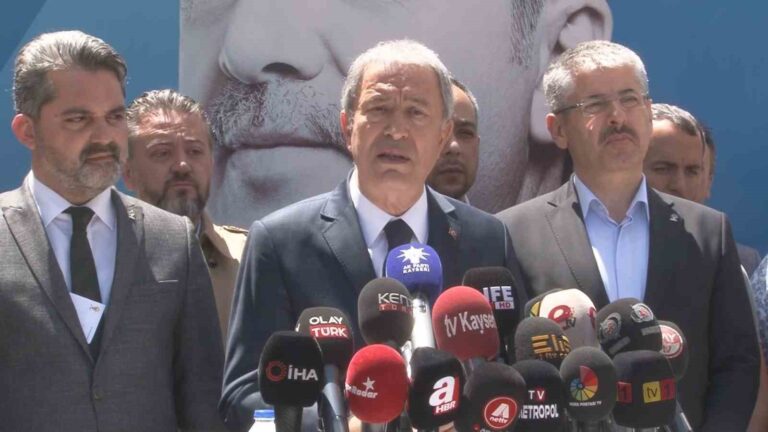 Hulusi Akar: “Sayın Cumhurbaşkanımızın bu dönemde dahi seçilme ihtimalinin olduğunu bilelim ve ona göre davranalım”