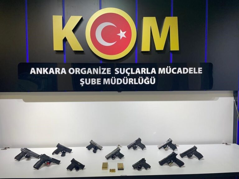 Silah kaçakçılarına operasyon: 11 adet ruhsatsız tabanca ele geçirildi