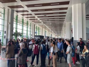 Depremzedeler oy kullanabilmek için memleketlerine gidiyor