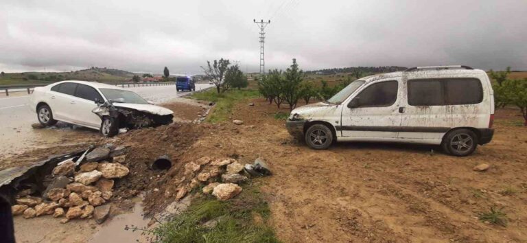 Karaman’da trafik kazası: 4 yaralı