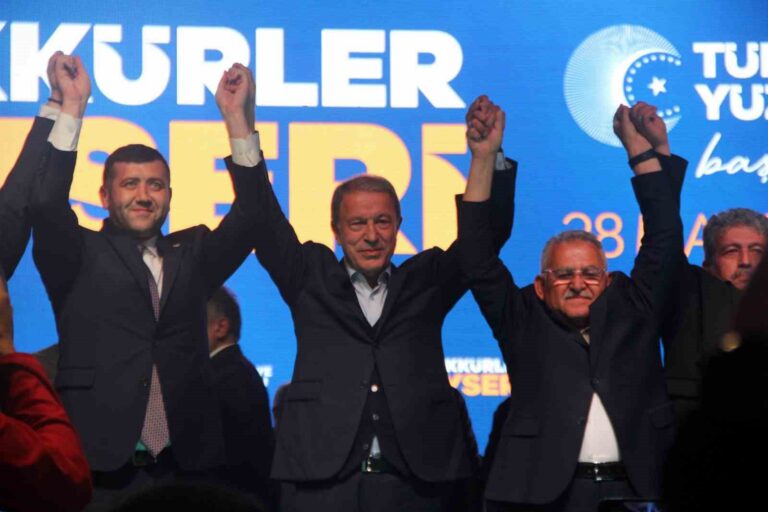 Bakan Akar: “Türkiye teröre son vermekte ne kadar kararlı olduğunu belirtti. Bundan sonrası bize kalmış”