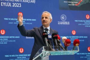 Yerli ve milli sürücüsüz ilk metro aracı Ulaştırma ve Altyapı Bakanlığına teslim edildi