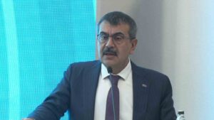 Bakan Tekin’den “Türkçe” vurgusu