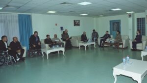 Hava Kuvvetleri personelinden hastanede tedavileri süren gazilere ziyaret
