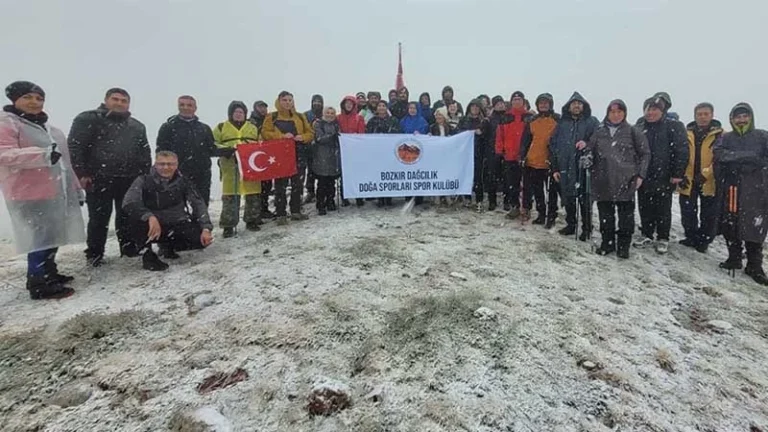 Dağcılar SMA hastası yiğit Hamza için yürüdü