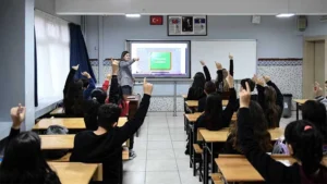 AYŞE AVCI: “YENİ MÜFREDATI REDDEDİYORUZ”