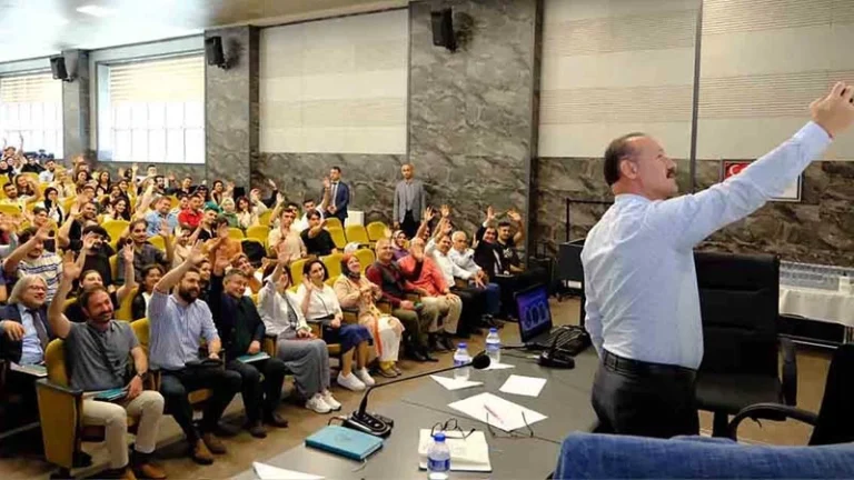 REKTÖR ASLAN, ÖĞRENCİLERLE BULUŞTU