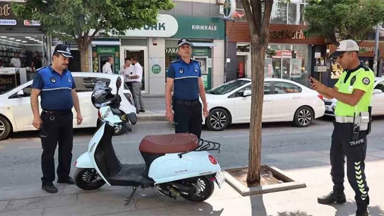 KALDIRIMA PARK YAPANLARA CEZA YAĞDI!