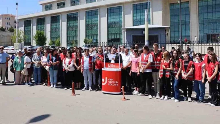 CHP’DEN INSTAGRAM’IN KAPATILMASINA TEPKİ