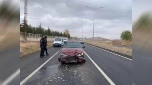 Kırıkkale’de ışıkla bekleyen araca çarptı!