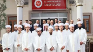 Atanan din görevlileri cübbelerini giydi