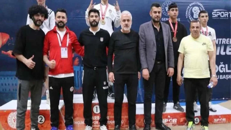Kırıkkaleli genç Azerbaycan’dan madalya ile döndü