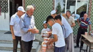Bahşılı Yeşil Camii’nde Aşure İkramı