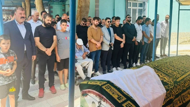 Anne Şahin, dualarla uğurlandı