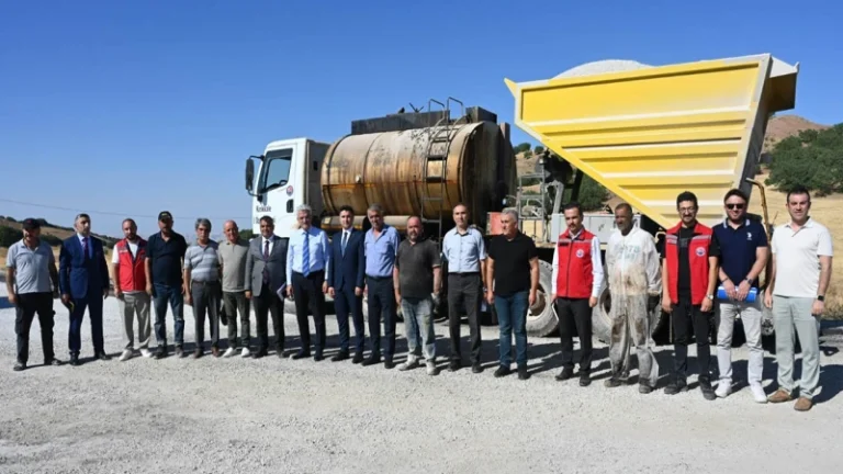 Sulakyurt’un Koru Köyü’ne sathi kaplama yapılıyor