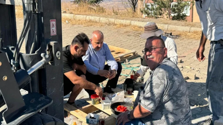 Başkan Cönger’den emekçilere kahvaltı ziyareti