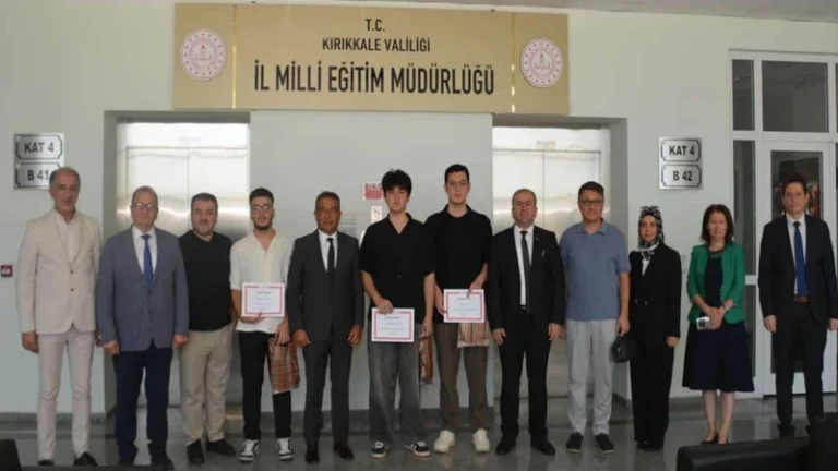 YKS’de dereceye giren öğrenciler ödüllendirildi
