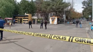 Cumhuriyet Meydanında bomba paniği