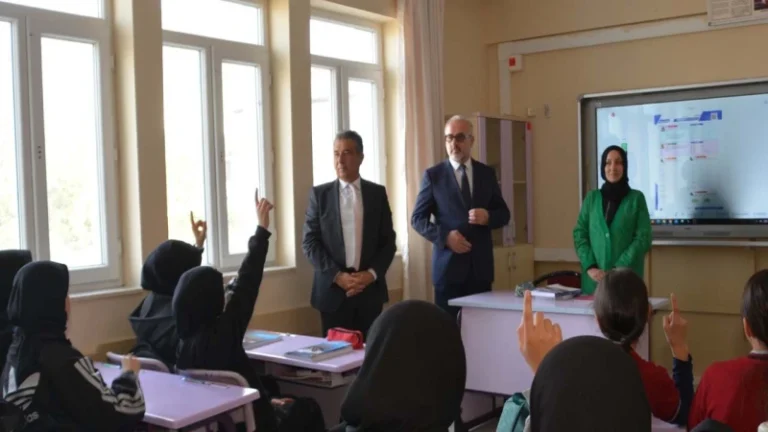 Ortaokul öğrencilerinin eğitim talebini dinlediler