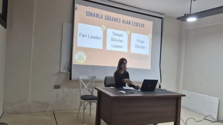 Liseli gençlerin ailelerine LGS kaygıları ve psikolojisi anlatıldı