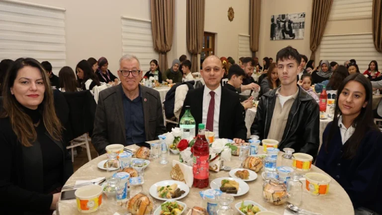 LGS kursu öğrencileri iftar sofrasında buluştu