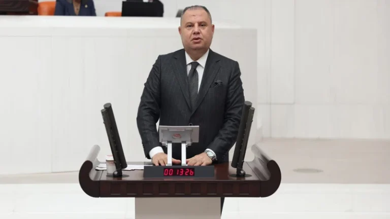 Milletvekili Halil Öztürk’ten öğrencilere 250 adet bilgisayar hediyesi