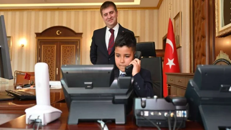 Valilik Koltuğu Minik Yağız’a emanet