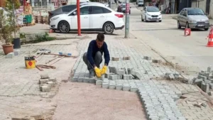 Cadde ve sokaklarda kilit parke onarım çalışmaları aralıksız sürüyor