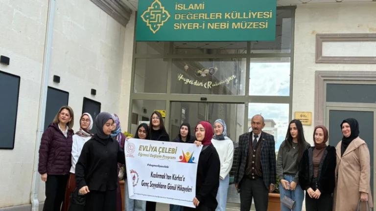 Öğretmen ve öğrenciler İslami Değerler Külliyesi’ne hayran kaldı