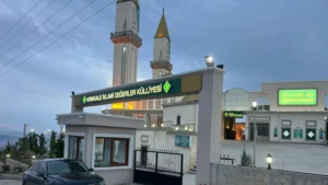 İslami Değerler Külliyesi’nden Geçmişlere Vefa Programı
