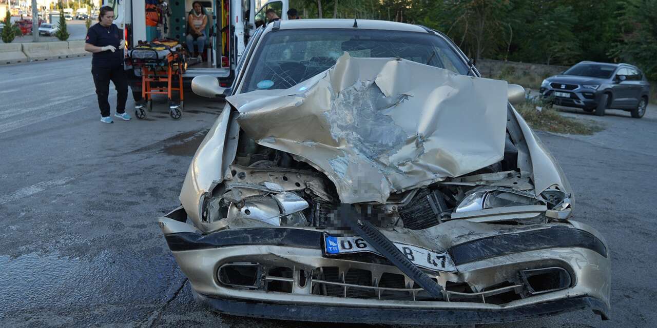 kurtulus-mahallesi’nde-feci-kaza:-3-kisi-yaralandi