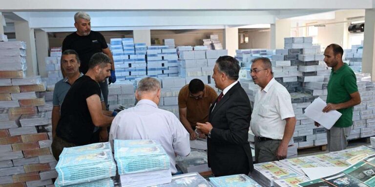 Ücretsiz ders kitapları okullara ulaştırılıyor