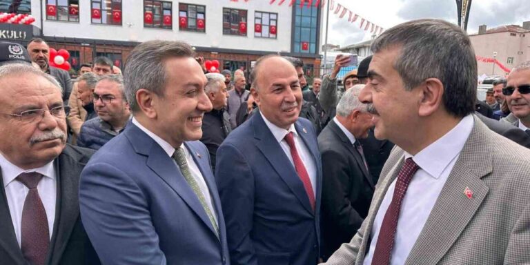 Dere: “Sungurlu’nun geleceğine yapılan yatırım, Türkiye’nin geleceğine yapılan yatırımdır”