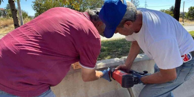 Kırıkkale’de orta refüjlere reflektör uygulaması