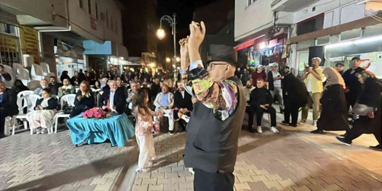 71 yaşında gençlere taş çıkartıyor, renkli simasıyla düğünleri şenlendiriyor