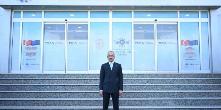 Bakan Uraloğlu: ” Hedefimiz sürdürülebilir havacılık yakıtı ile karbondioksit emisyonunu azaltmaktır”