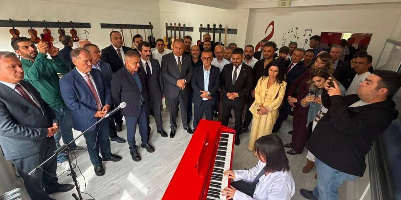 sehit-aybuke-ogretmenin-gitari-artik-bu-sinifta:-kirikkale’de-duygulandiran-acilis!