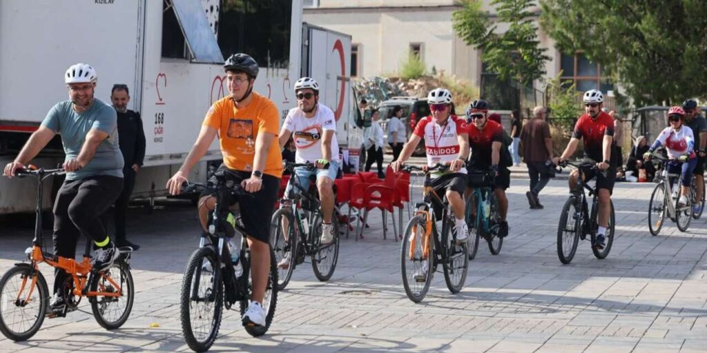 Kırıkkale’de dikkat çeken buluşma! Farklı şehirlerden gelip pedal çevirdiler