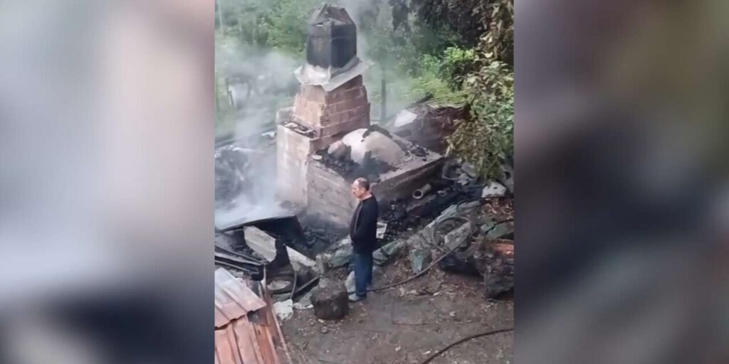 Köy fırınında çıkan yangını itfaiye söndürdü